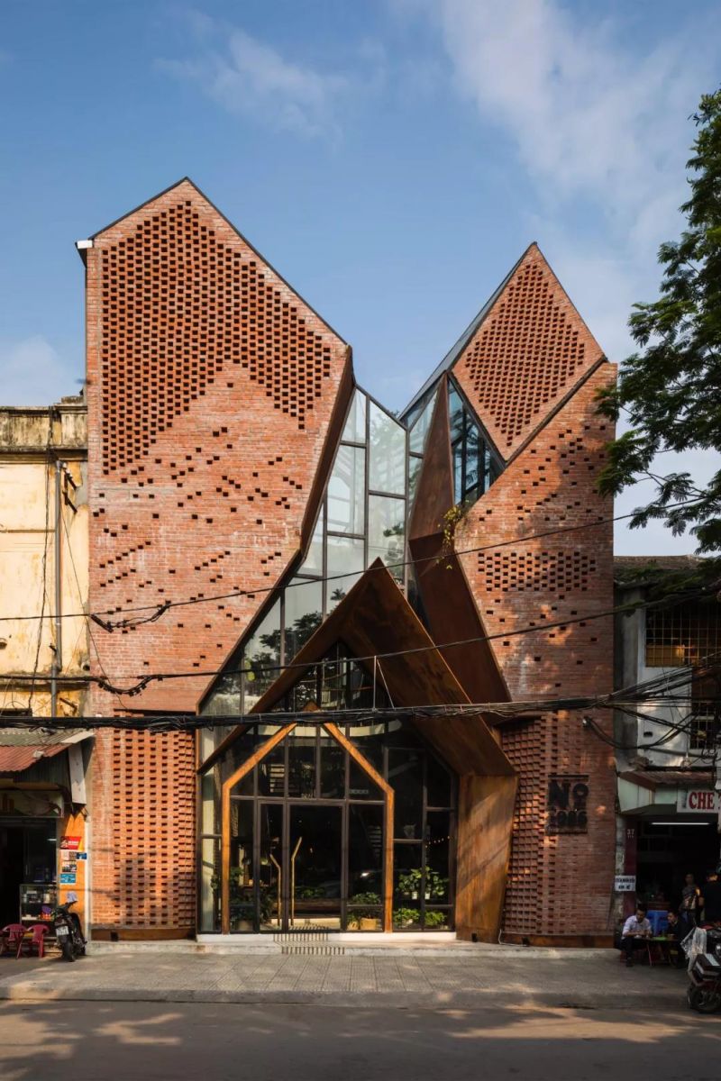 No.1986 咖啡餐廳，奇奇怪怪的‘烏鴉嘴’空間 / Le House