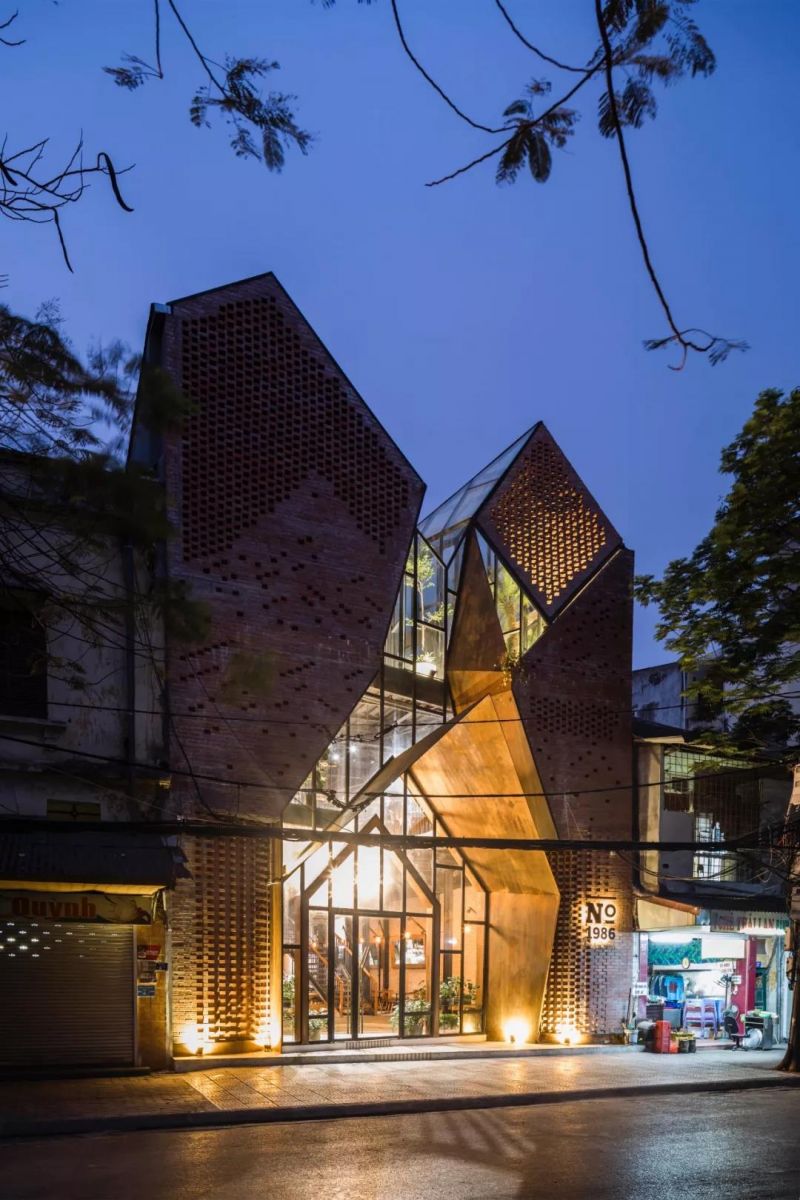 No.1986 咖啡餐廳，奇奇怪怪的‘烏鴉嘴’空間 / Le House